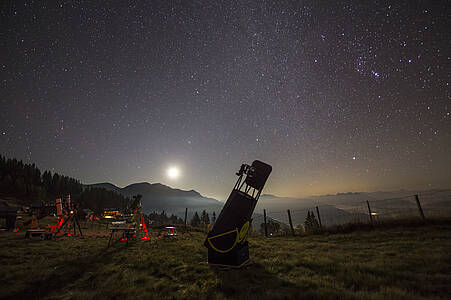 Den Sternen so nah auf der Emberger Alm