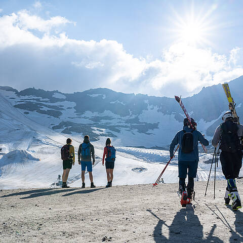 Wandern und Skifahren am Moelltaler Gletscher