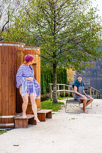 Paerchen beim Kaltbadeplatz Fischerpark in Döbriach