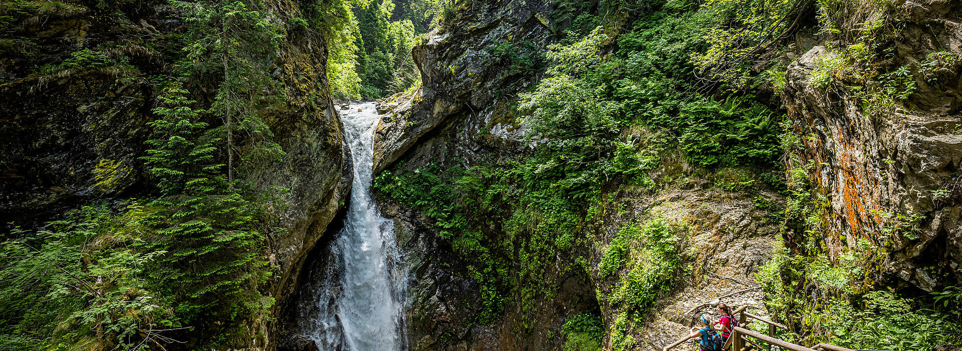 Blick zum Wasserfall in der Raggaschlucht in den Hohen Tauern bei Flattach