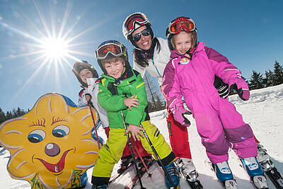 Kinder lernen Skifahren auf der Gerlitzen