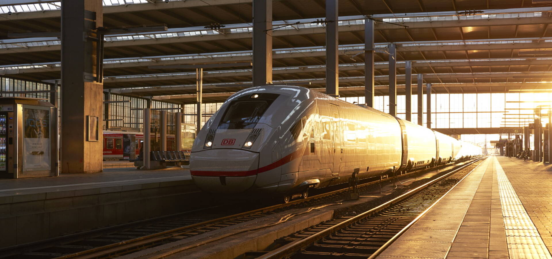 Deutsche Bahn Zug im Bahnhof