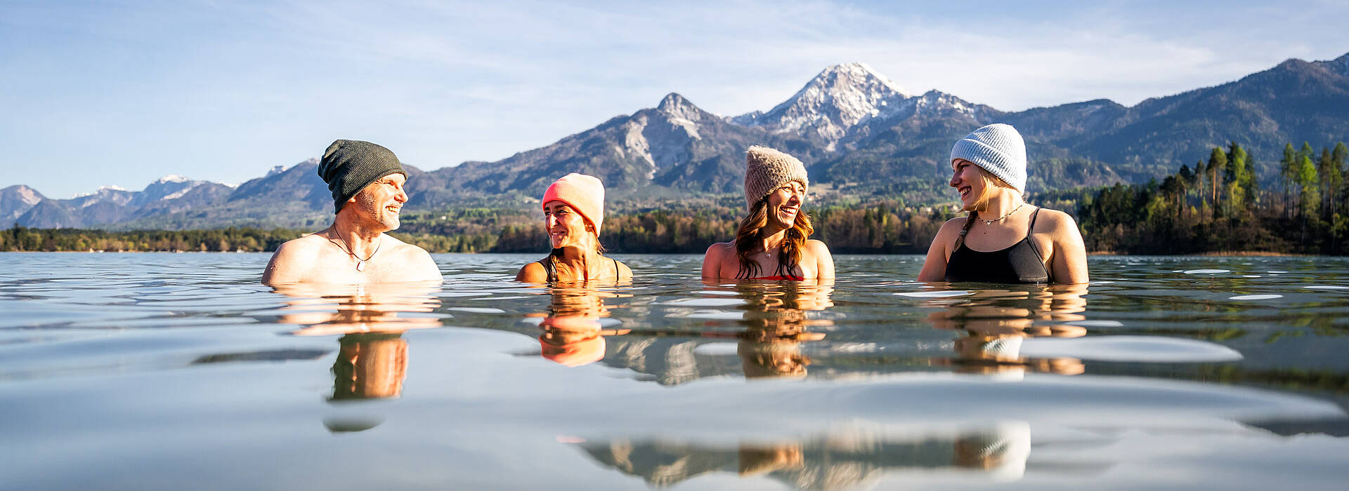 Gruppe beim Kaltbaden im Faaker See