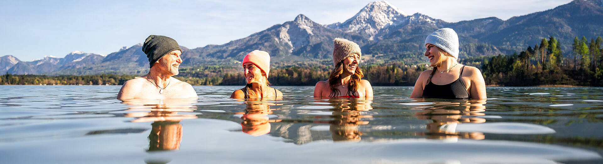 Gruppe beim Kaltbaden im Faaker See