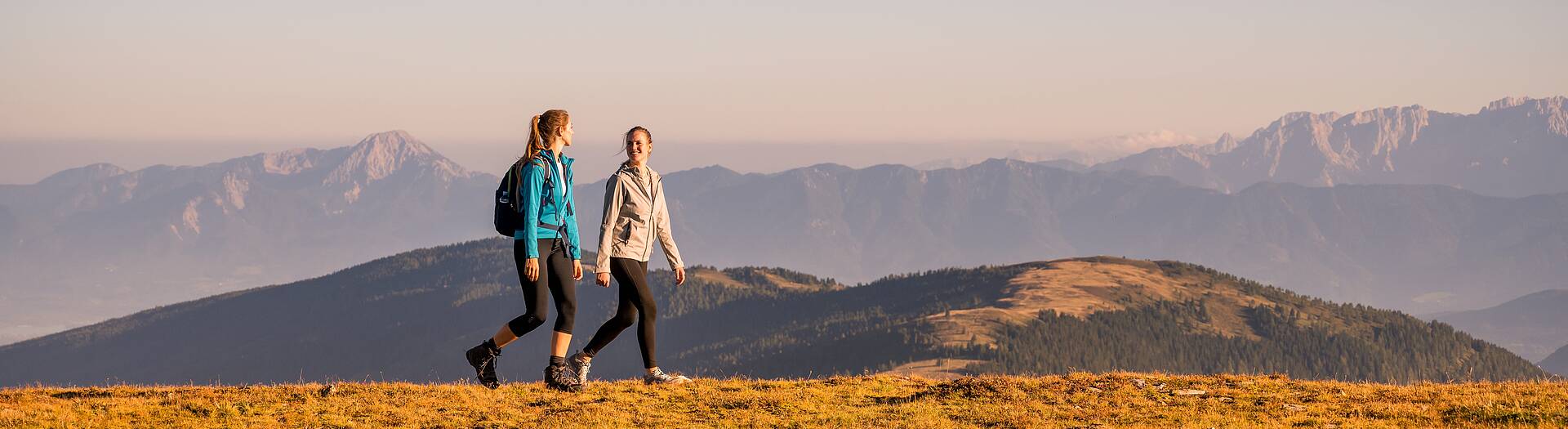 Paerchen beim Wandern am Mirnock