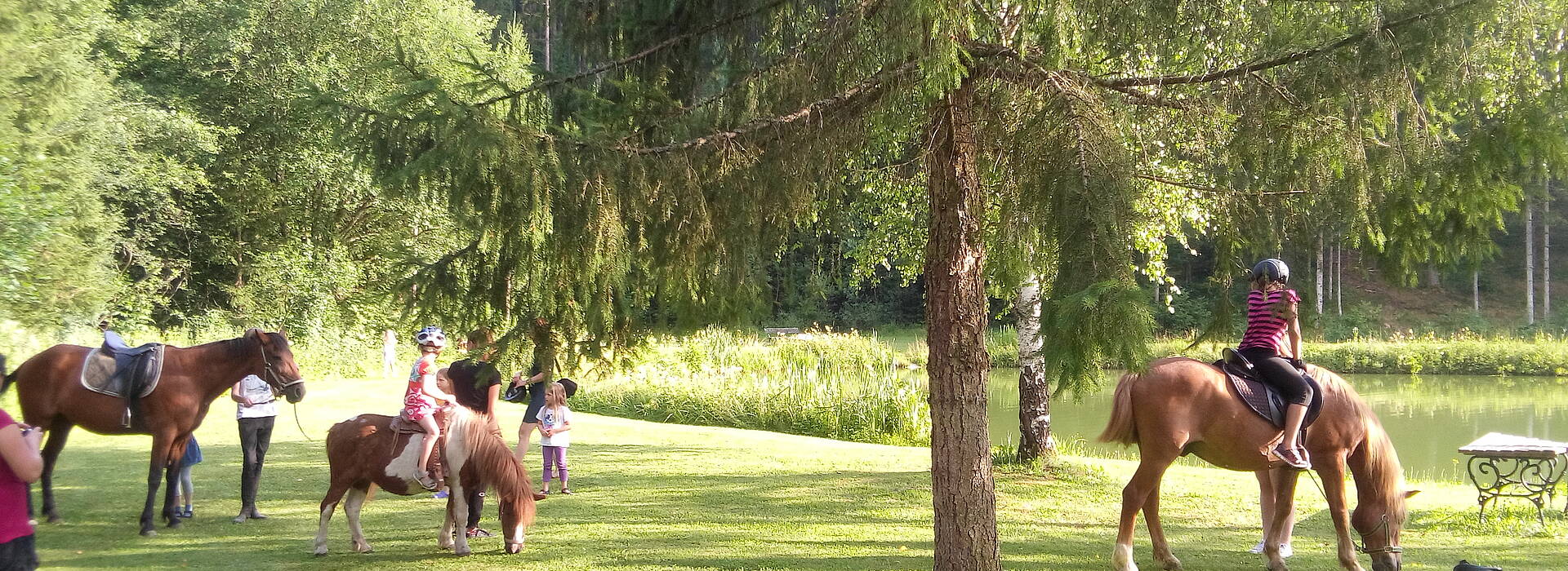 Ferien am Talhof Kinder beim Reiten