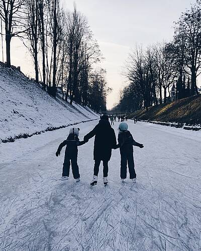 Eislaufen mit der Familie Lendkanal Klagenfurt