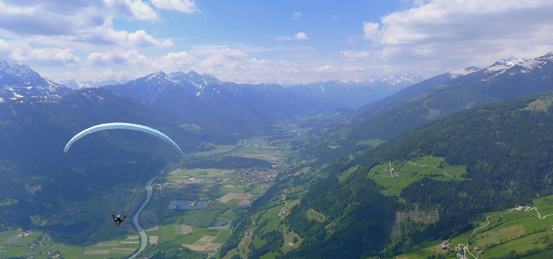 Emberger Alm im Drautal beim Paragliding