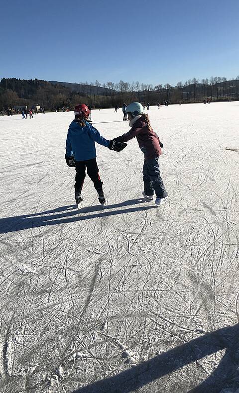 Eislaufen mit der Familie in Kärnten