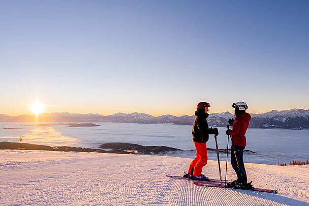 Pärchen auf der Gerlitzen Alpe, Skigenuss bei strahlendem Sonnenschein