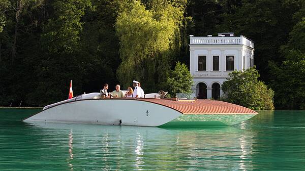 Ein Luftkissenboot am Wörthersee